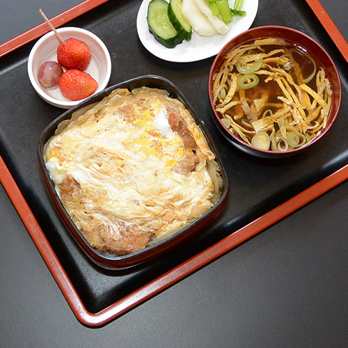 かつ丼 920円