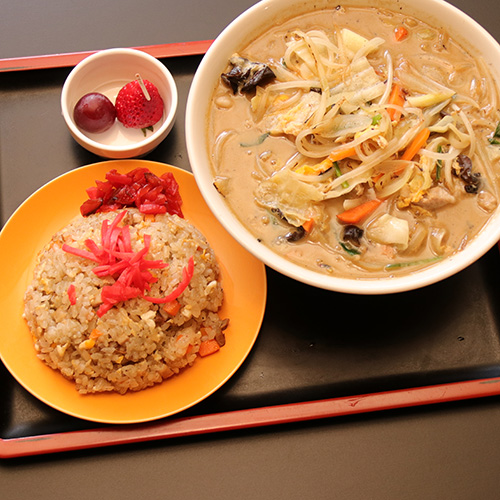 タンメン(塩味の野菜ラーメン)+ミニチャーハンセット 1,120円